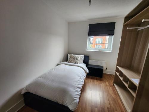 Stunning 3Bed with Balcony and Free Parking photo 24