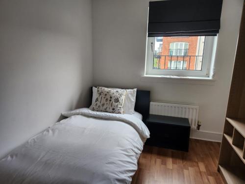 Stunning 3Bed with Balcony and Free Parking photo 25