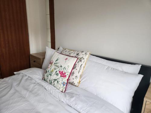 Stunning 3Bed with Balcony and Free Parking photo 28