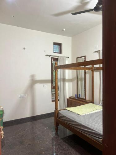 a bedroom with a bunk bed and a ceiling at Skandasiri Hampi homestay in Sandūr