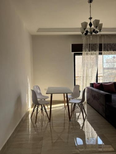 Posezení v ubytování Raha - Quiet District - Two Bedrooms
