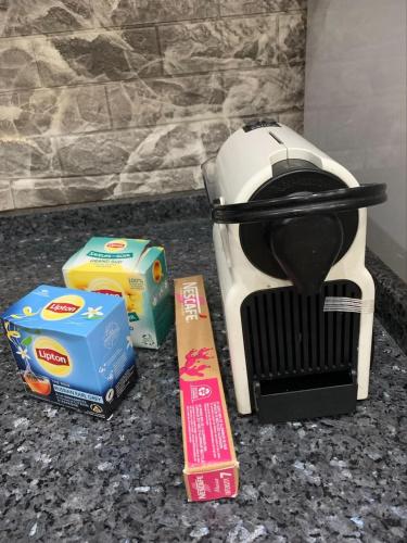 a coffee maker sitting on a counter next to a box at Villa 3 niveau avec jacuzzi, terrasse et cour in Birkhadem