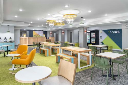 Et opholdsområde på Spark By Hilton Lansing