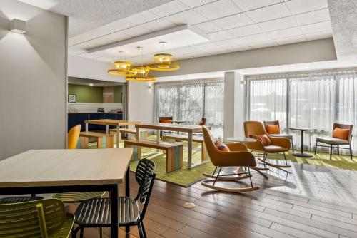 Spark By Hilton Stevensvilleにあるテレビまたはエンターテインメントセンター