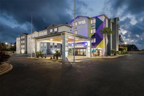 a hotel with a parking lot in front of it at Spark By Hilton Biloxi Ocean Springs in Biloxi