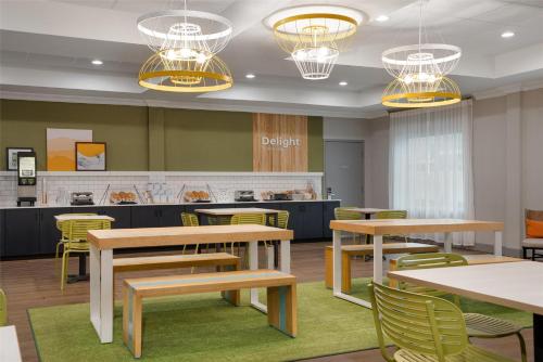 Dapur atau dapur kecil di Spark by Hilton Rahway