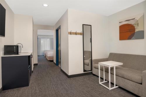 Televisyen dan/atau pusat hiburan di Spark by Hilton Rahway