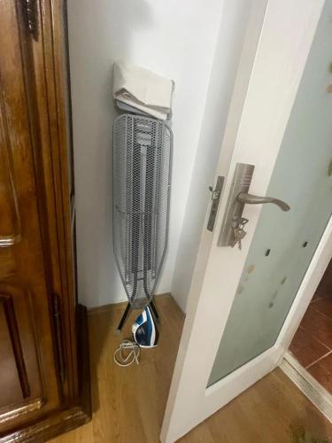 a room with a heater in the corner of a wall at Sky KATERINNA in Brăila