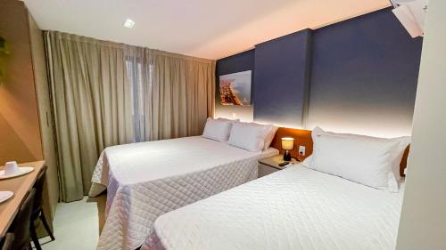 Katil atau katil-katil dalam bilik di Jardins Almare Apart Hotel