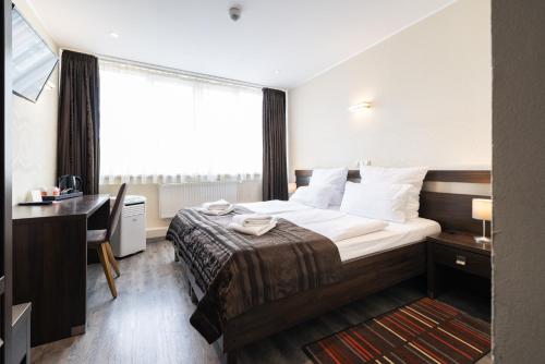 Ένα ή περισσότερα κρεβάτια σε δωμάτιο στο home Hotel