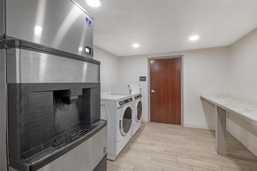 Kuchyň nebo kuchyňský kout v ubytování Best Western Independence Kansas City