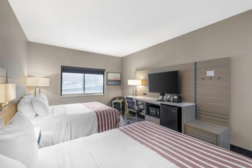 Postel nebo postele na pokoji v ubytování Best Western Independence Kansas City