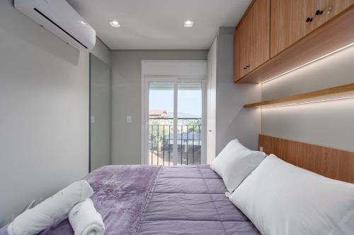 Una cama o camas en una habitación de Apto no Residencial Aire 1 dorm by Achei Gramado