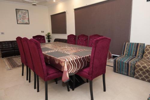 Χώρος καθιστικού στο Executive Residency Lahore