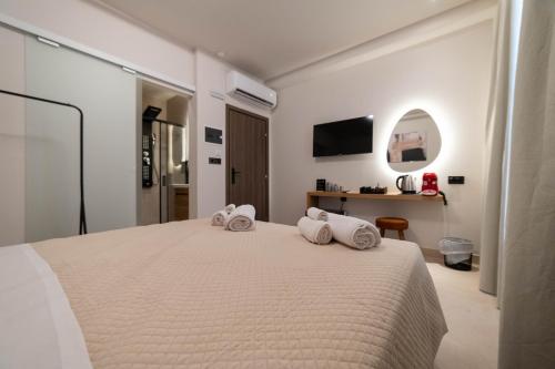 a bedroom with a large bed with towels on it at Centre Ville Local Stays in Argos