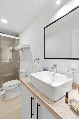 Koupelna v ubytování Magnificent Suite 8 people very well located