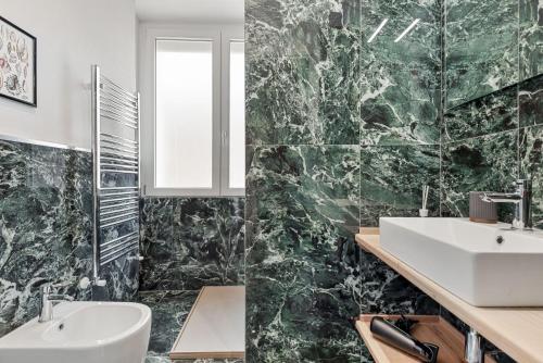 Koupelna v ubytování Cinque Terre The Abbey Apt - Two bathrooms