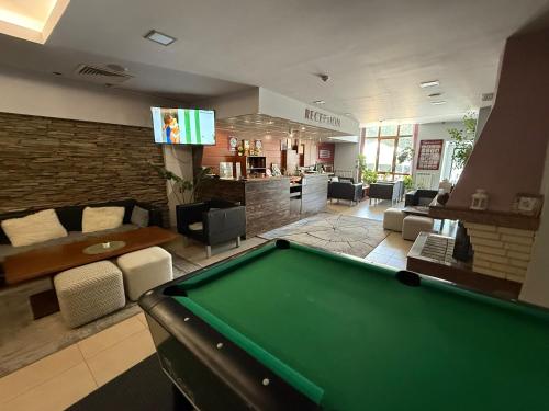 Meja biliard di Forest Retreat, Stream Resort, Pamporovo