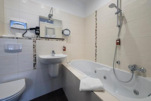 Ένα μπάνιο στο home Hotel