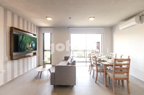 Chic 3 BR apt close to Shopping Mcal Lopez