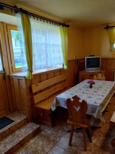 TV a/nebo společenská místnost v ubytování Halne Izby - Pokoje Gościnne