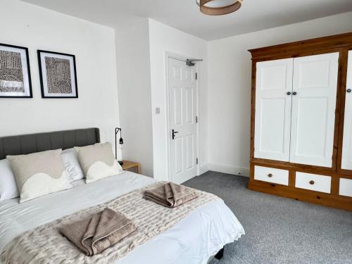 Fotografie z fotogalerie ubytování Spacious 5 Bed Exeter Home City & Hospital Access v destinaci Exeter