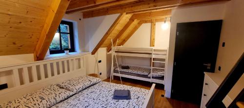 a small bedroom with a bed and a window at Chalupa Vápenka - kapacita 10 osob in Stárkov