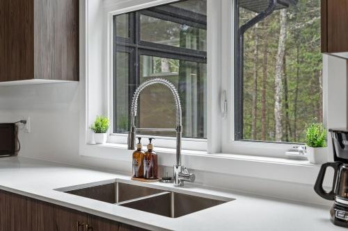 Ảnh trong thư viện ảnh của Super Mario Retreat with Hot Tub,IndoorGames,Firepit ở Dwight