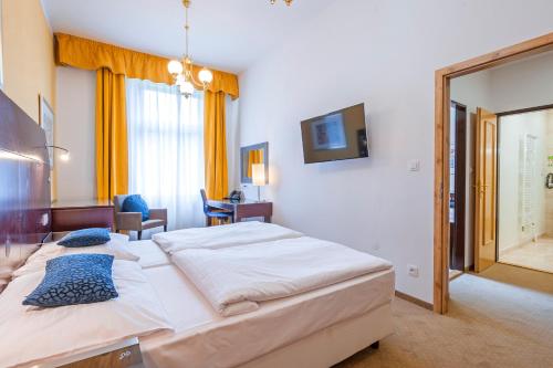 Postel nebo postele na pokoji v ubytování Hotel Metropol