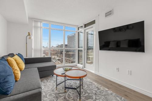 Gallery image of Condo Downtown Toronto with free parking in Toronto