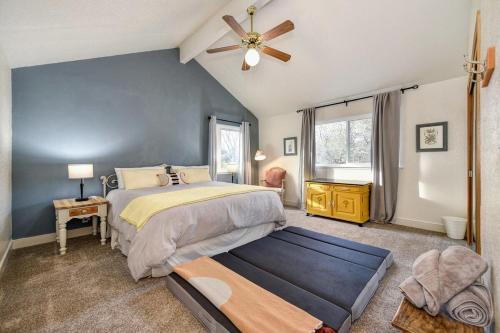 Ένα ή περισσότερα κρεβάτια σε δωμάτιο στο Gorgeous 4BR Home Massive Modern Home