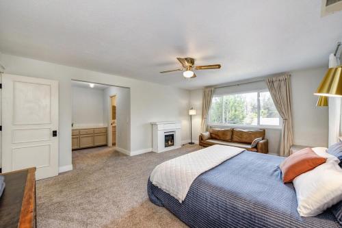 Ένα ή περισσότερα κρεβάτια σε δωμάτιο στο Gorgeous 4BR Home Massive Modern Home