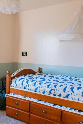 Ένα ή περισσότερα κρεβάτια σε δωμάτιο στο Gorgeous 4BR Home Massive Modern Home