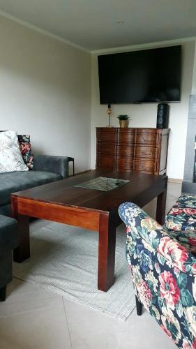 Μια τηλεόραση ή/και κέντρο ψυχαγωγίας στο Apartamenty Marii Kawik