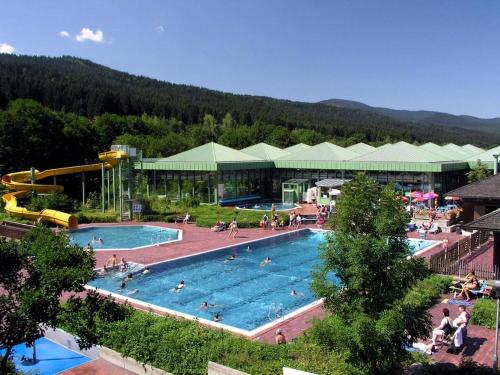 a large swimming pool in a resort with people in it at Fewo Steinbeisser in Arrach