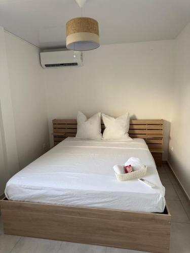 a bedroom with a bed with a stuffed animal in a basket at Bas de villa à découvrir in Rivière-Pilote