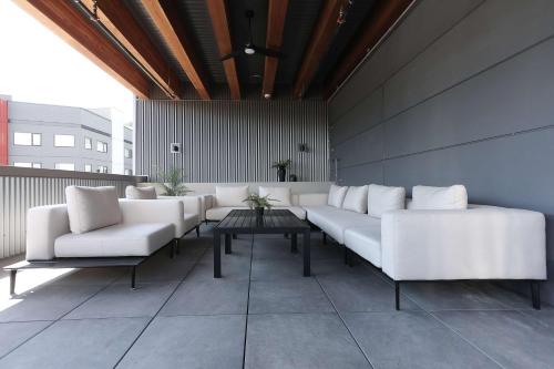 Loft at The Crescent Sleeps 4 to 6にあるシーティングエリア
