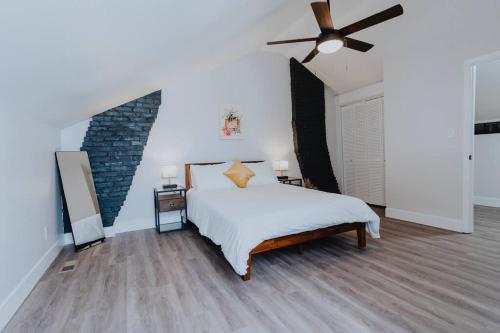 a bedroom with a bed and a ceiling fan at Spacious 8BR-4BA Group HQ Patio&Games Soulard in Soulard