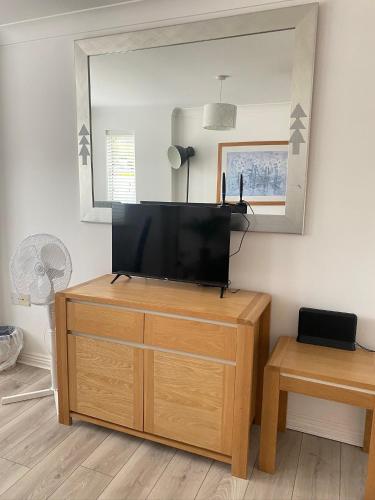 Μια τηλεόραση ή/και κέντρο ψυχαγωγίας στο Relax 1 bed in central Oxford