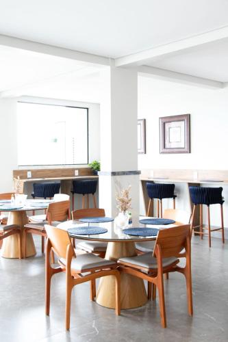 a group of tables and chairs in a room at Antonio's Hotel e Spa - Airport in Brasilia