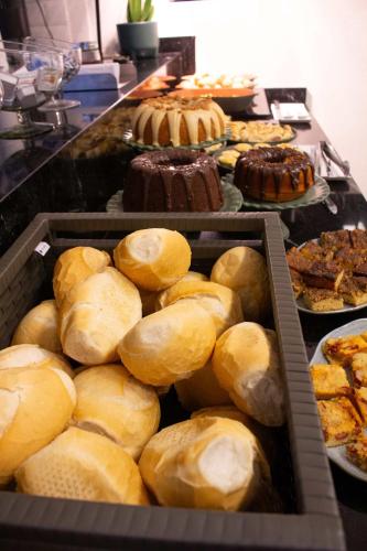 a bunch of buns and other pastries and other food at Hotel Rosim in Pirassununga