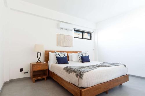 Кровать или кровати в номере Vista Pedregal-New Apartment 2 min Walking to Golden Zone Marina