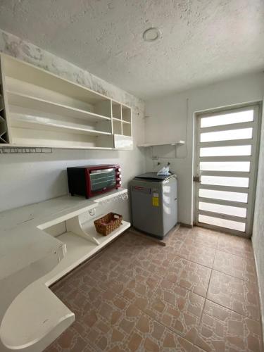 Η κουζίνα ή μικρή κουζίνα στο Comfortable Home near everything