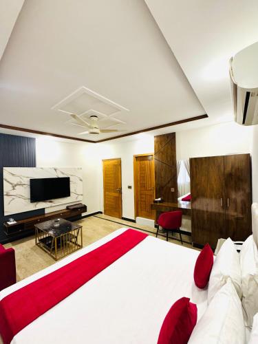 Μια τηλεόραση ή/και κέντρο ψυχαγωγίας στο Holiday One Hotel & Suites