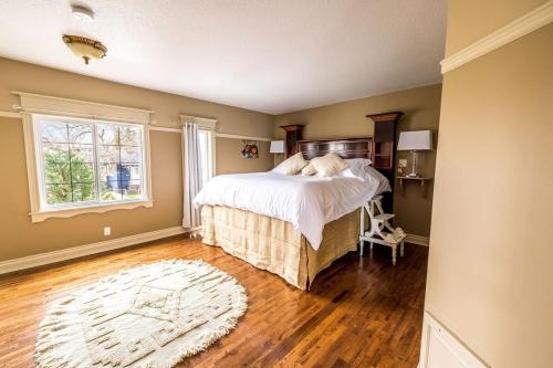 a bedroom with a large bed and a window at Elowen Suites Downtown in Drumheller