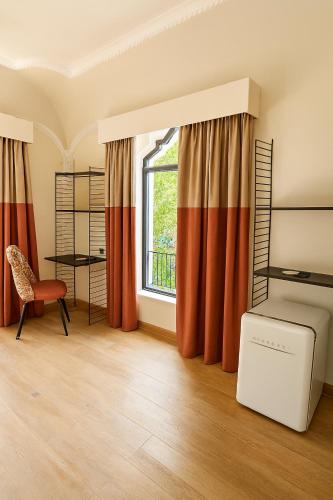 a room with a bed and a window at Casa Amari in Mexico City