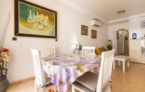 2 Bedroom Cozy Apartment In Torrevieja