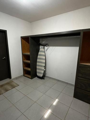 a room with a closet with a shelf and a floor at Casa muy cómoda de 2 pisos en zona muy tranquila in Media Fanega