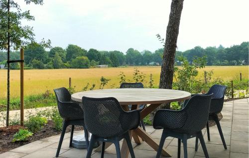 Κήπος έξω από το 2 Bedroom Cozy Home In Hellendoorn