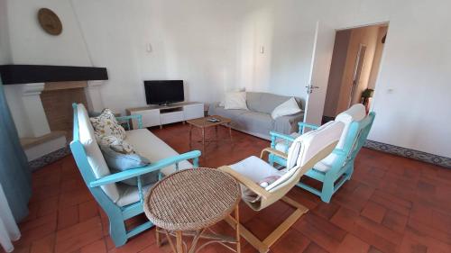 Una televisión o centro de entretenimiento en Villa UM